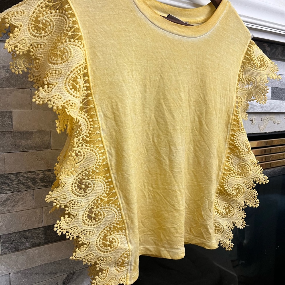 Lace lined tank - Picture 2 of 3